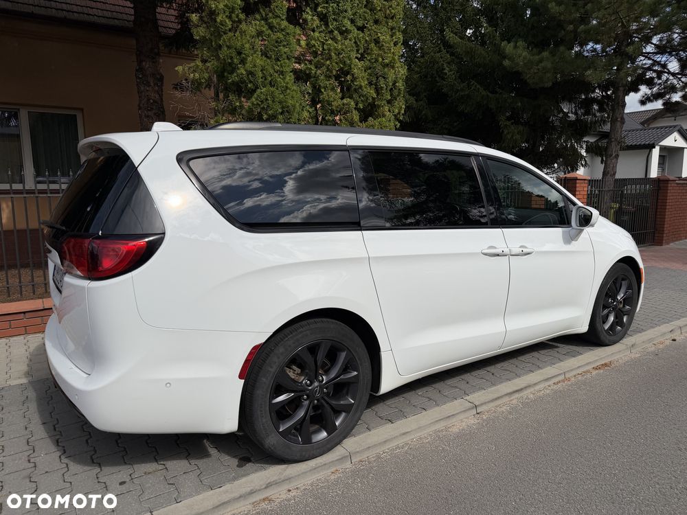 Chrysler Pacifica - 14