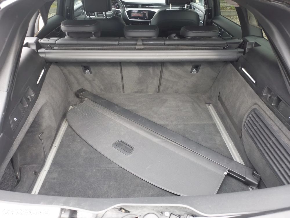 Audi A6 Avant 40 TDI quattro S tronic S line - 15