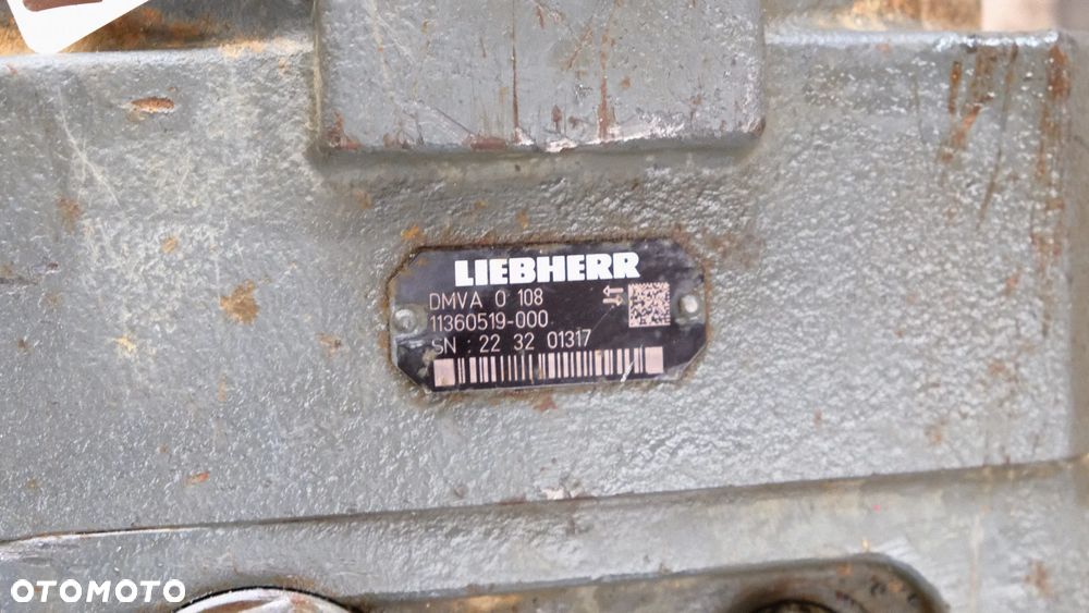 Silnik  A314,A316,,A900,A904,A914,A924,A934hydrauliczny  jazdy liebherr DMVA 0 108 - 2