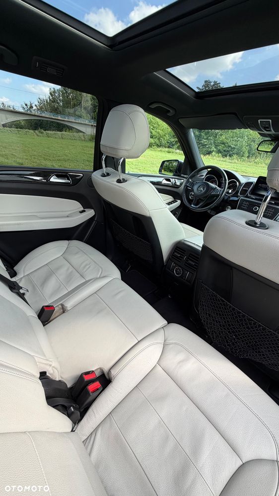 Mercedes-Benz GLS - 19