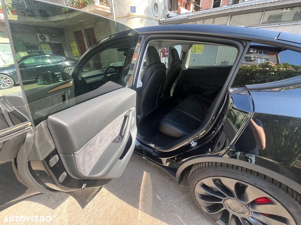 Tesla Model Y Performance Dual Motor AWD - 3