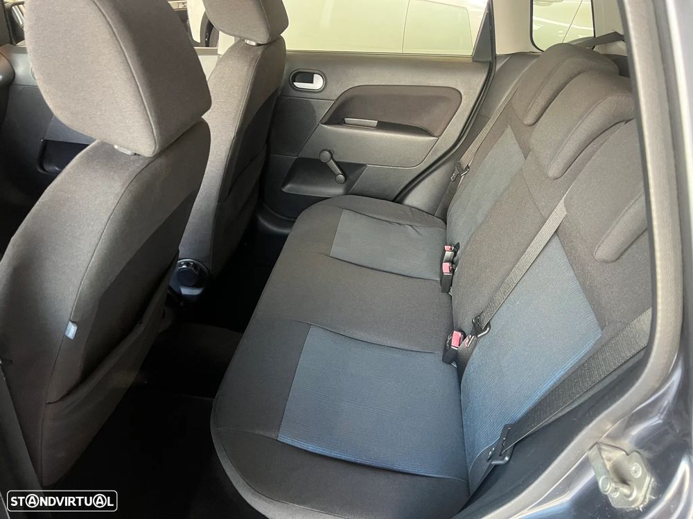 Ford Fiesta 1.25 Ghia - 11