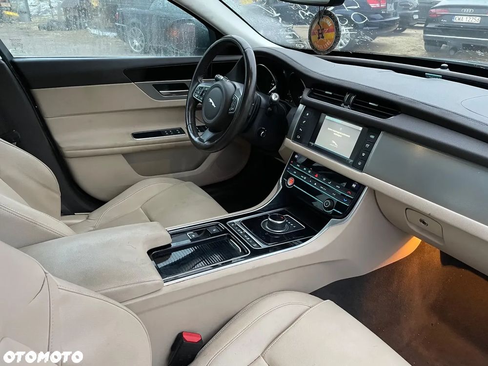 Jaguar XF 3.0 V6 S - 9