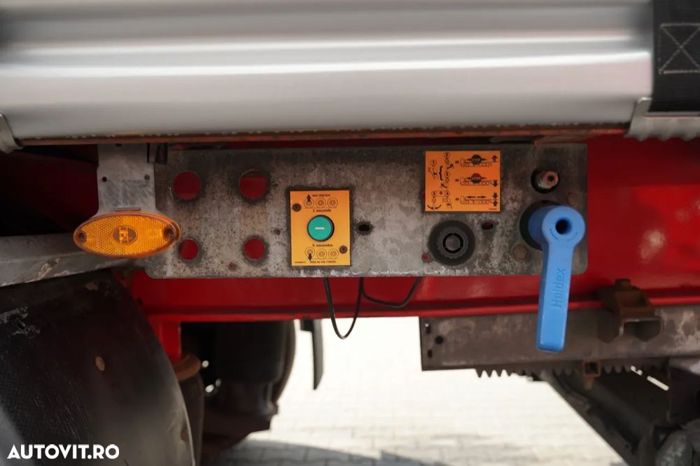 Fruehauf / SEMIREMORCĂ CU PRELATĂ (CURTAINSIDER) / TRANSPORT PALETI / PLATFORMĂ HIDRAULICĂ DHOLLANDIA - 2.000 KG / PODEA REZISTENTĂ (HEAVY-DUTY) / AXĂ LIFTABILĂ / AXE SAF / - 23