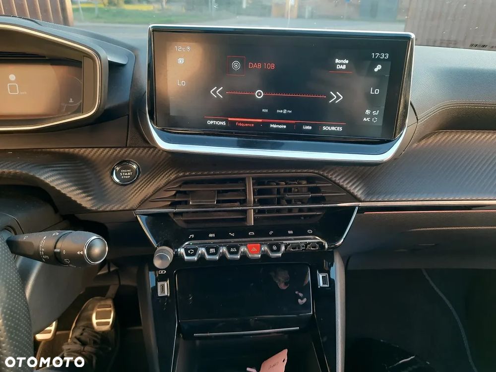 Peugeot 208 PureTech 100 GT - 29