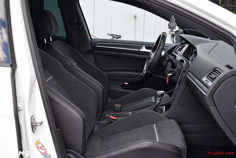 Volkswagen Golf - 26