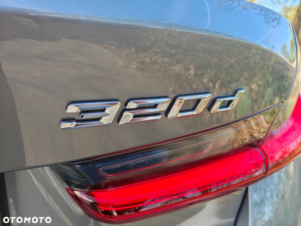 BMW Seria 3 320d xDrive mHEV - 15