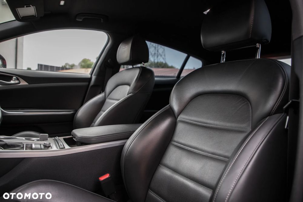 Kia Stinger 3.3 T-GDI V6 GT AWD - 17