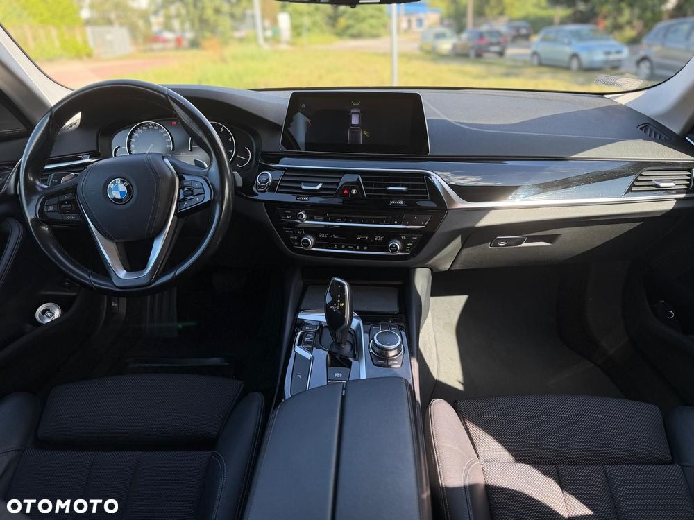 BMW Seria 5 520d xDrive - 14