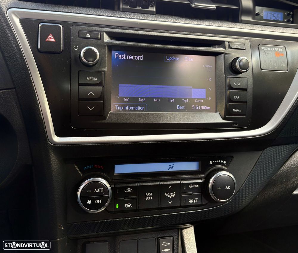 Toyota Auris 1.4 D-4D Comfort+Pack Sport - 13
