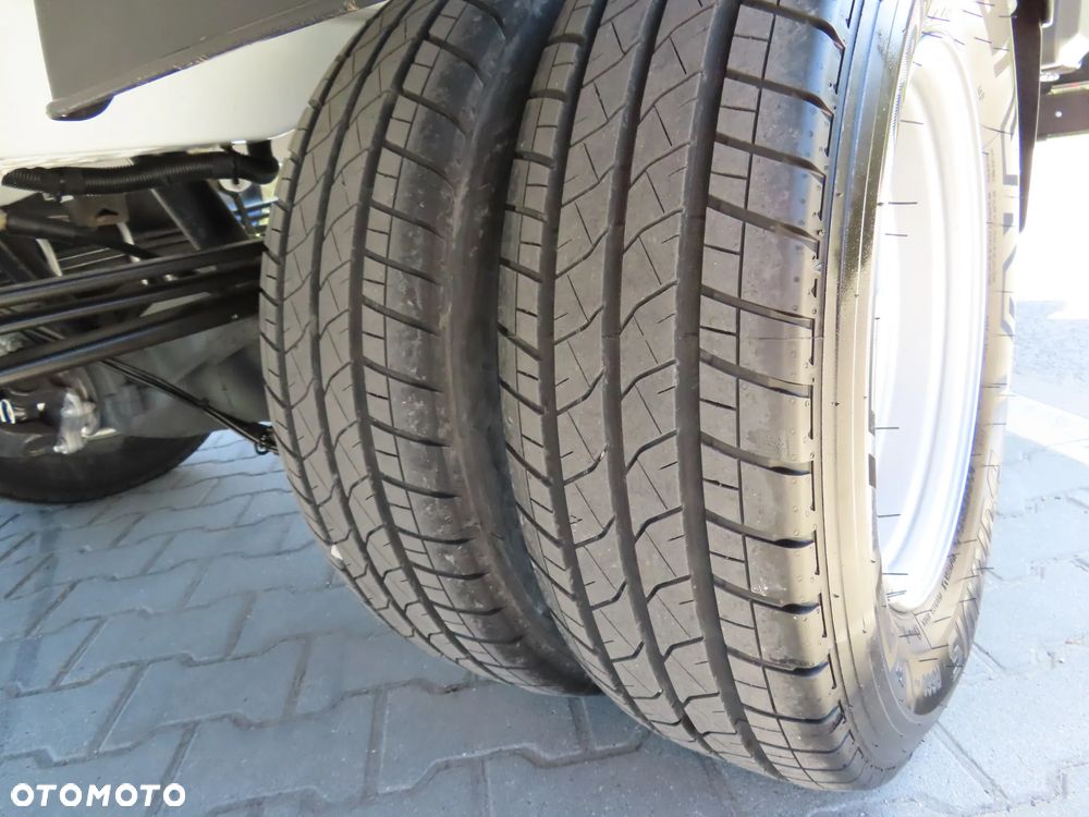 Mercedes-Benz Sprinter 517 CDI 170 KM Plandeka 12 E.Palet 5520 mm Dł. Skrzynia 2453 mm Szeroka TYLNE DRZWI KONTENEROWE Rozstaw Osi 4325 mm DMC 3500 Kg Ładowność 823 Kg WZMACNIANY Załadunek Wysokość Rampowa AMAZON Kabina Sypialniana SPOJKAR SPOJTRAK XL Nowy Nie Używany Gotowy Dostępny OKAZJA - 23