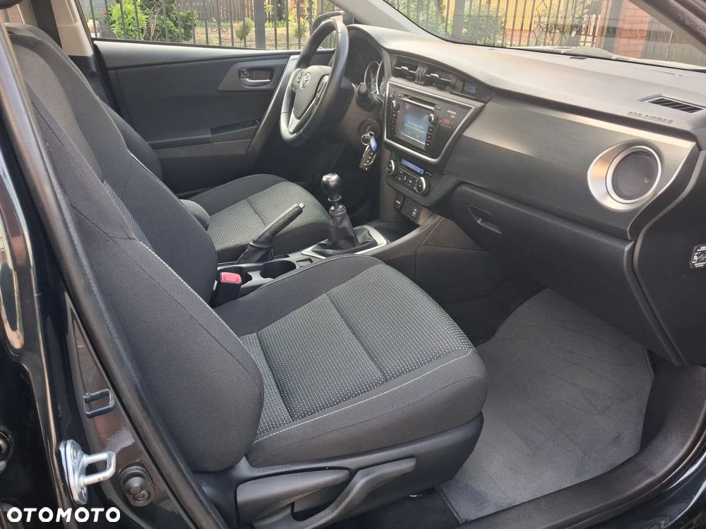 Toyota Auris 1.6 Executive - 13