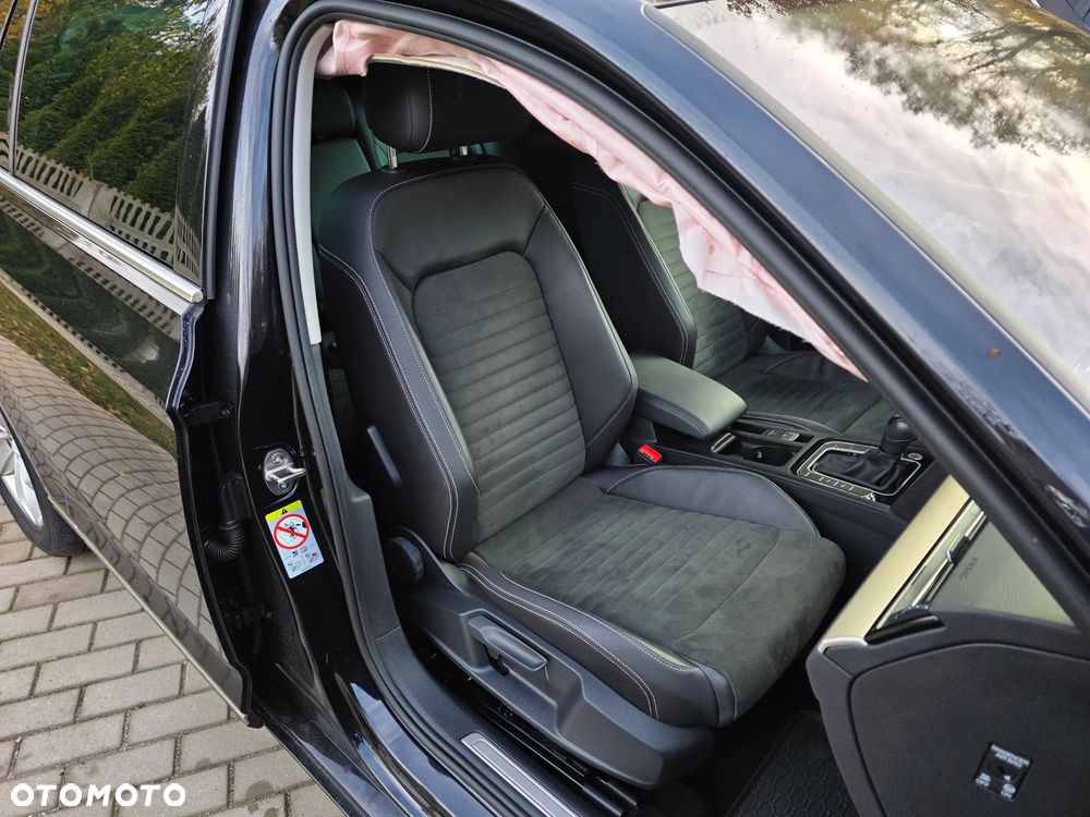 Volkswagen Passat Variant 2.0 TDI EVO Elegance DSG - 16