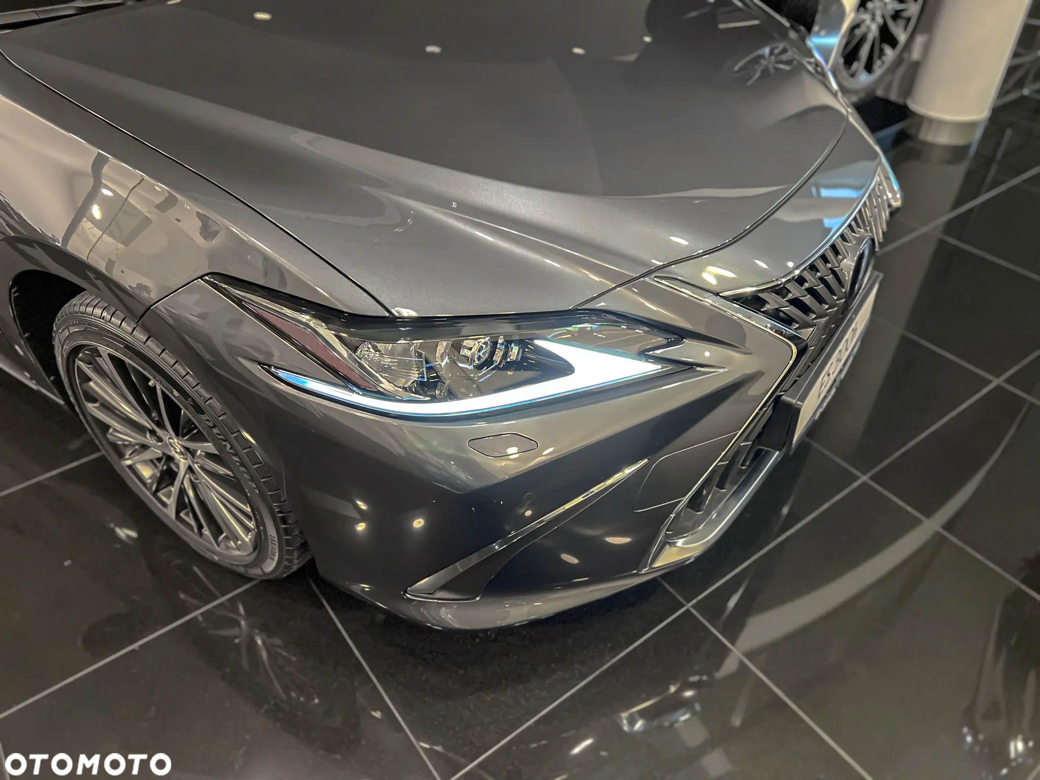 Lexus ES - 7