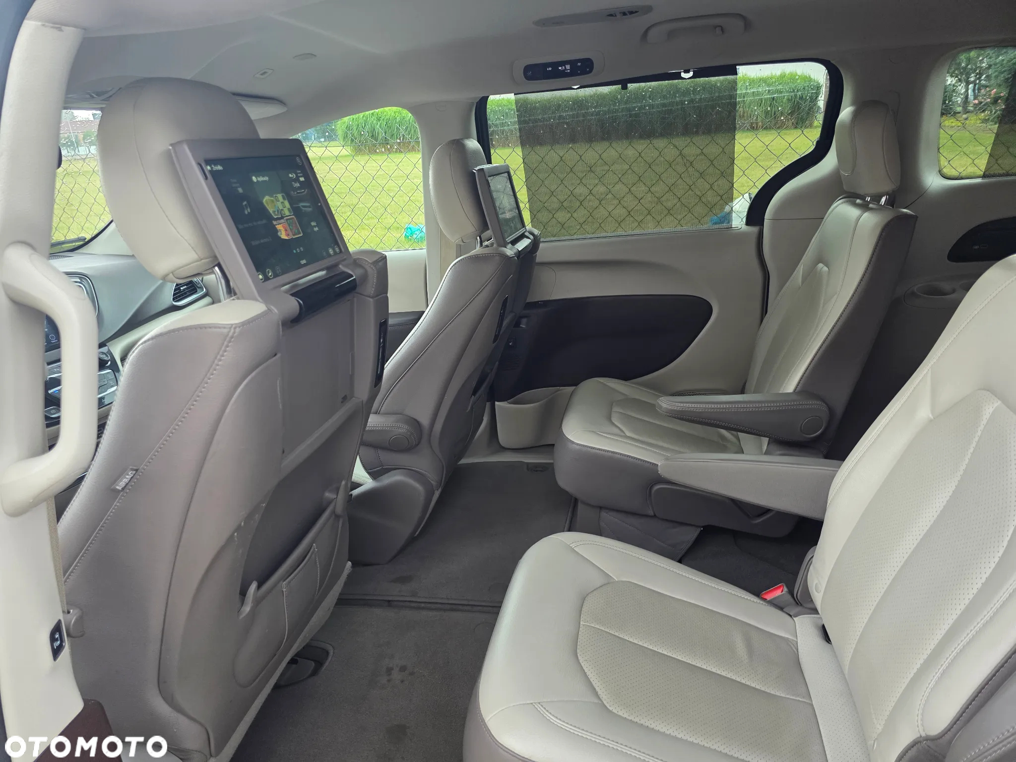 Chrysler Pacifica - 10