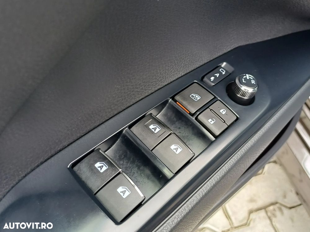 Toyota Camry 2.5 Hybrid Business - 18