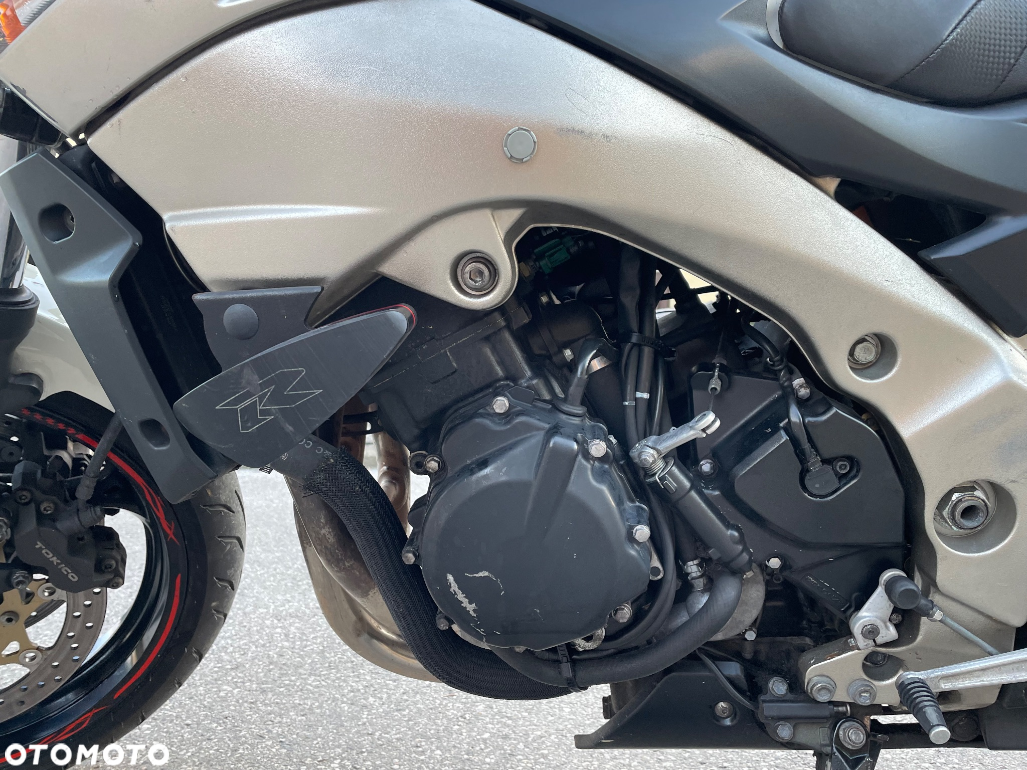 Suzuki GSR - 10