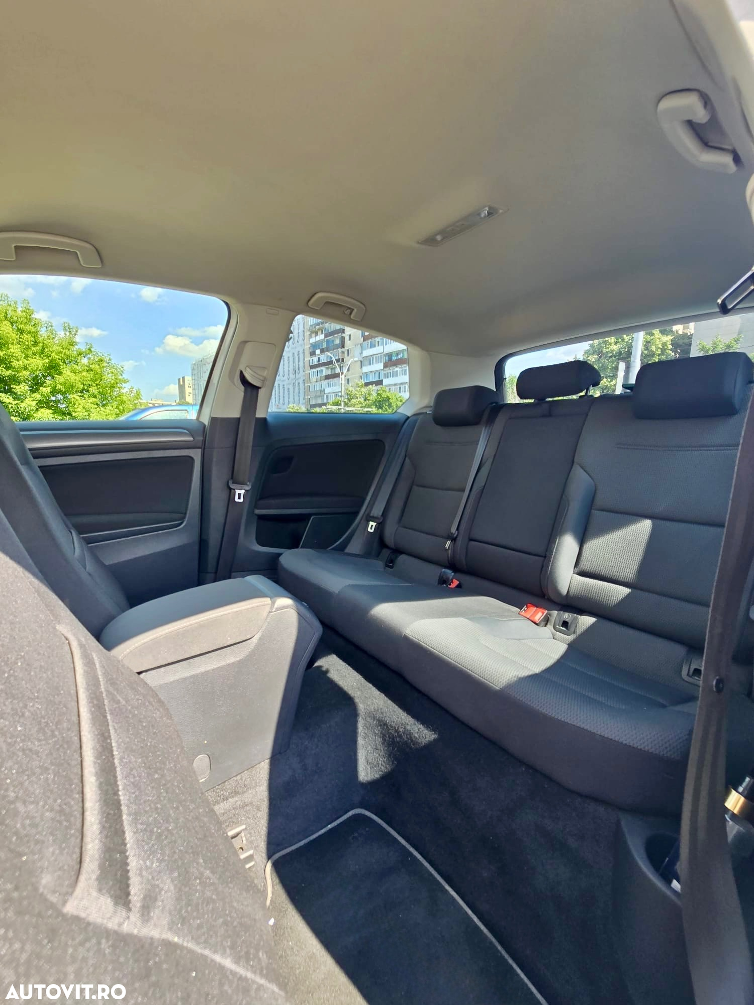 Volkswagen Golf 1.6 TDI DSG Highline - 9