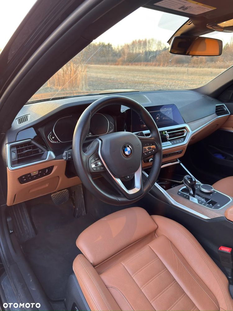 BMW Seria 3 330i xDrive Sport Line - 9