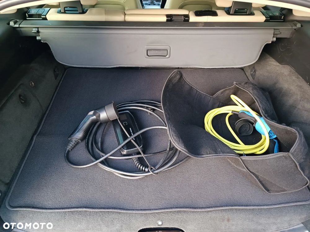 Volvo V60 D6 AWD Plug-in Hybrid Summum - 34