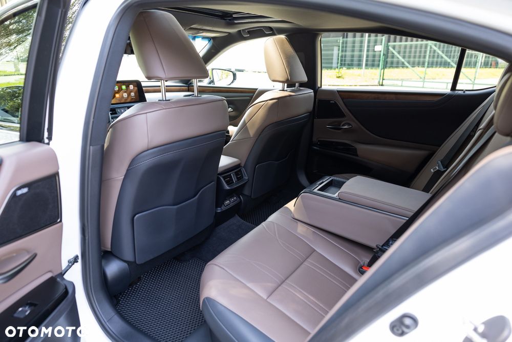 Lexus ES 300h Prestige - 35