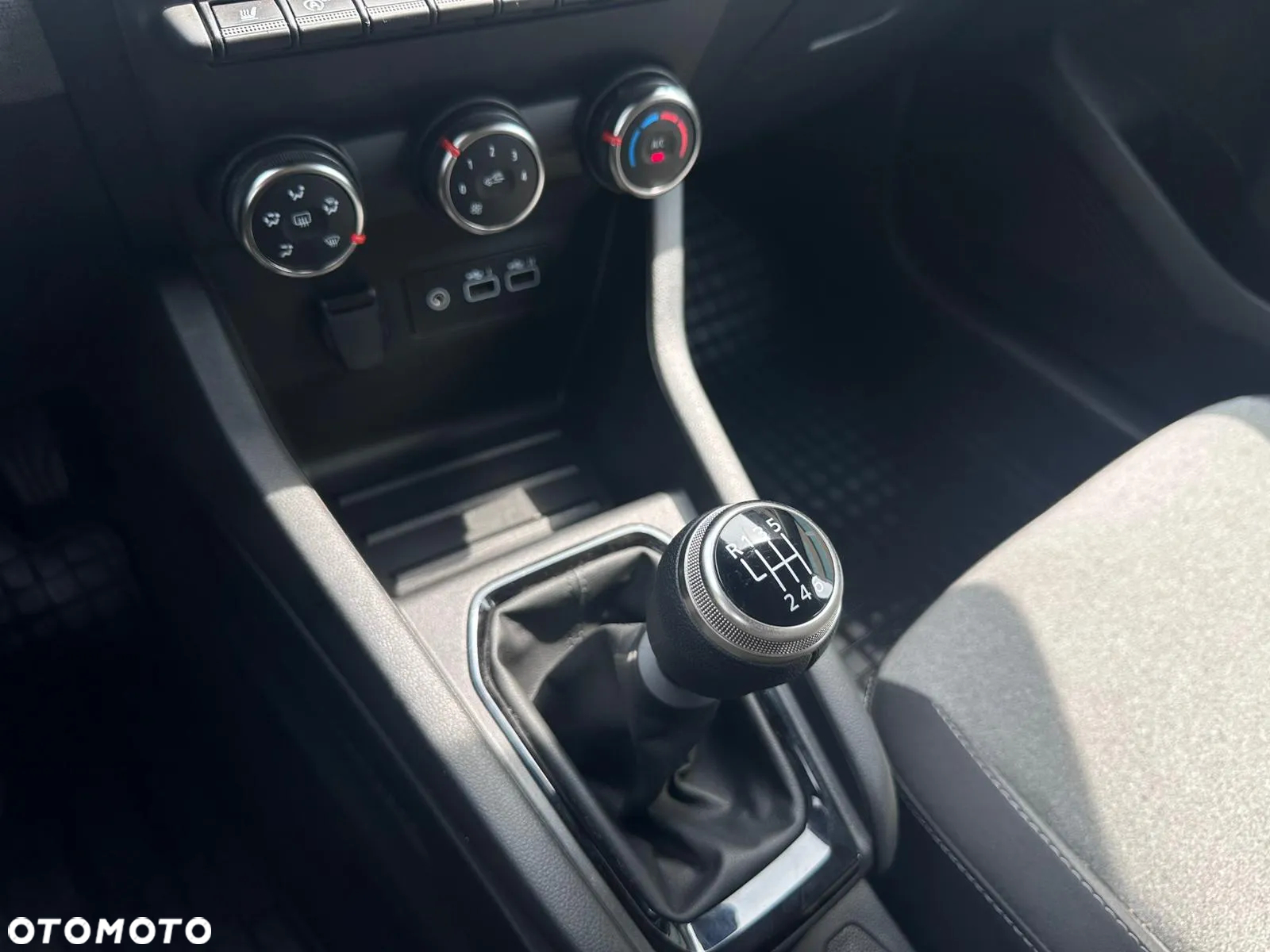 Renault Clio 1.0 TCe Evolution - 17