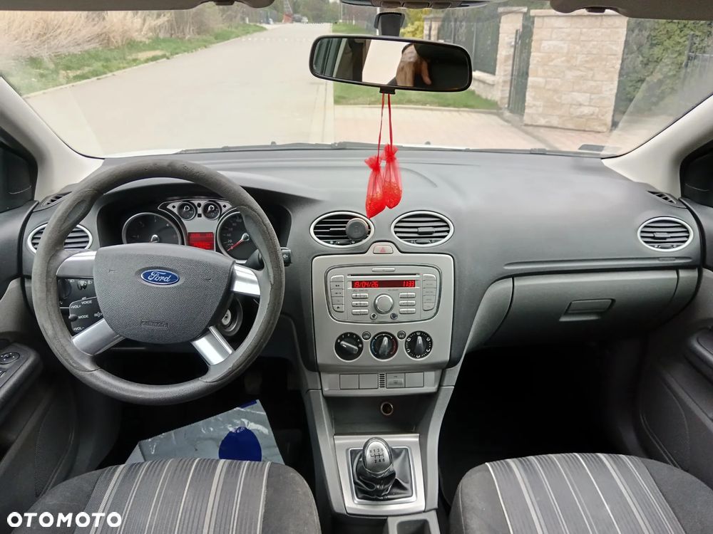 Ford Focus 2.0 TDCi DPF Style+ - 8
