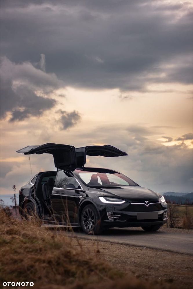 Tesla Model X - 6