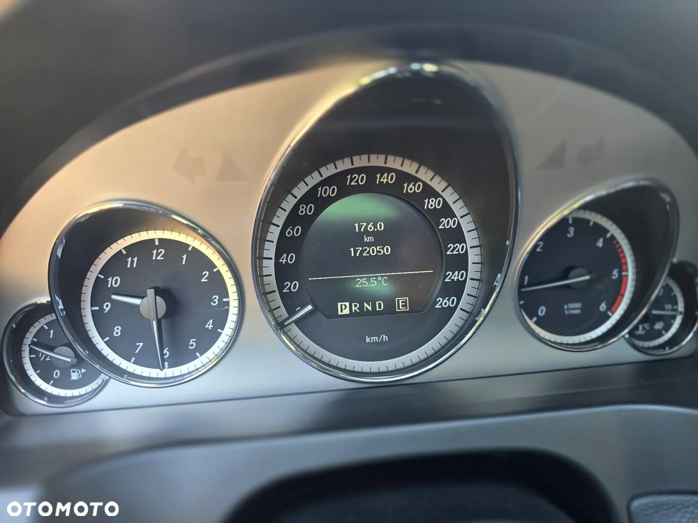 Mercedes-Benz Klasa E 220 CDI DPF BlueEFFICIENCY Automatik Elegance - 38
