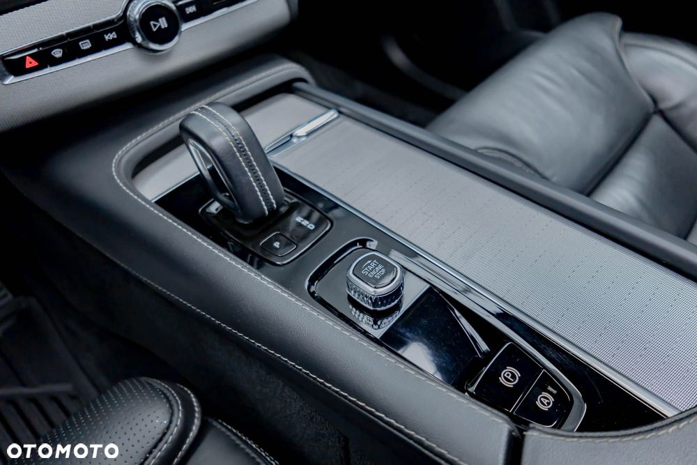 Volvo XC 90 T8 AWD Plug-In Hybrid R-Design 7os - 19