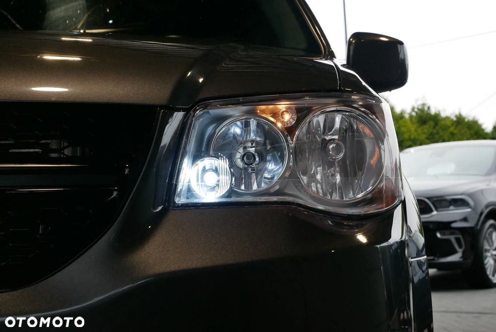 Dodge Grand Caravan - 35