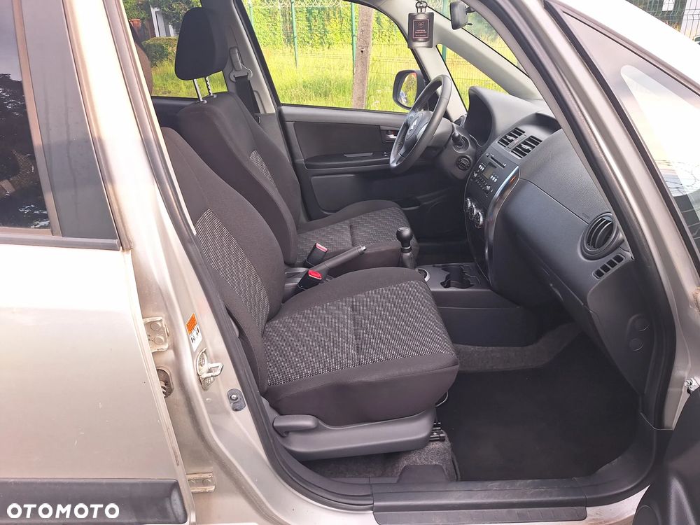 Suzuki SX4 1.6 GS / Premium - 14