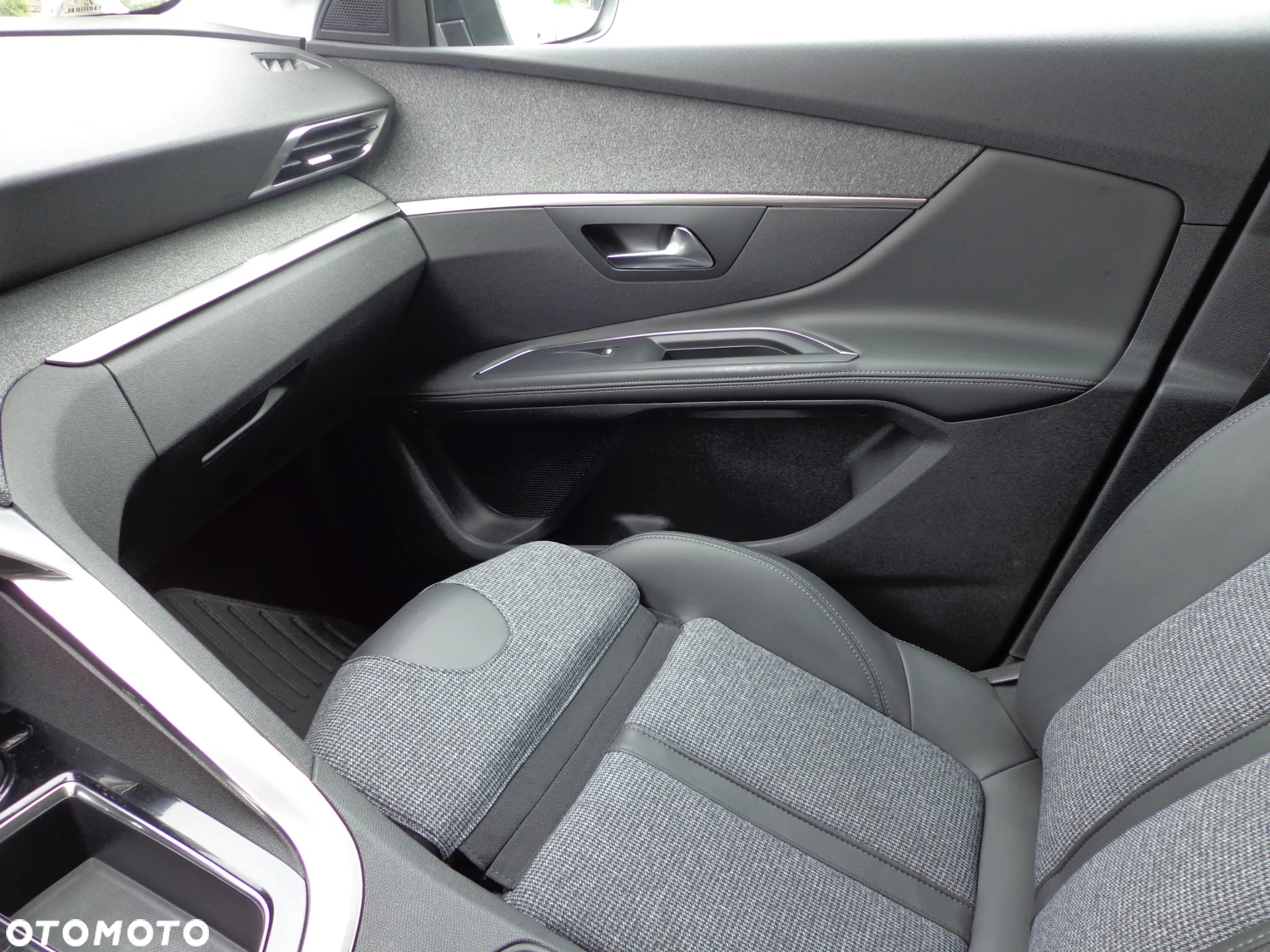 Peugeot 5008 1.6 BlueHDI Allure S&S EAT6 - 18