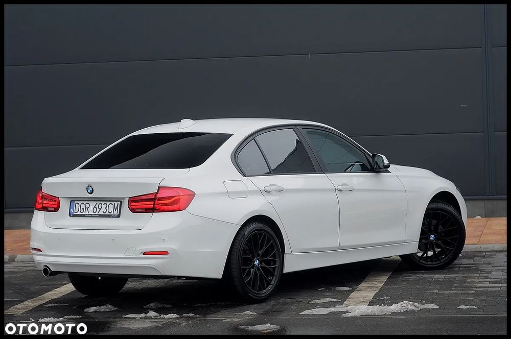 BMW Seria 3 318i - 18