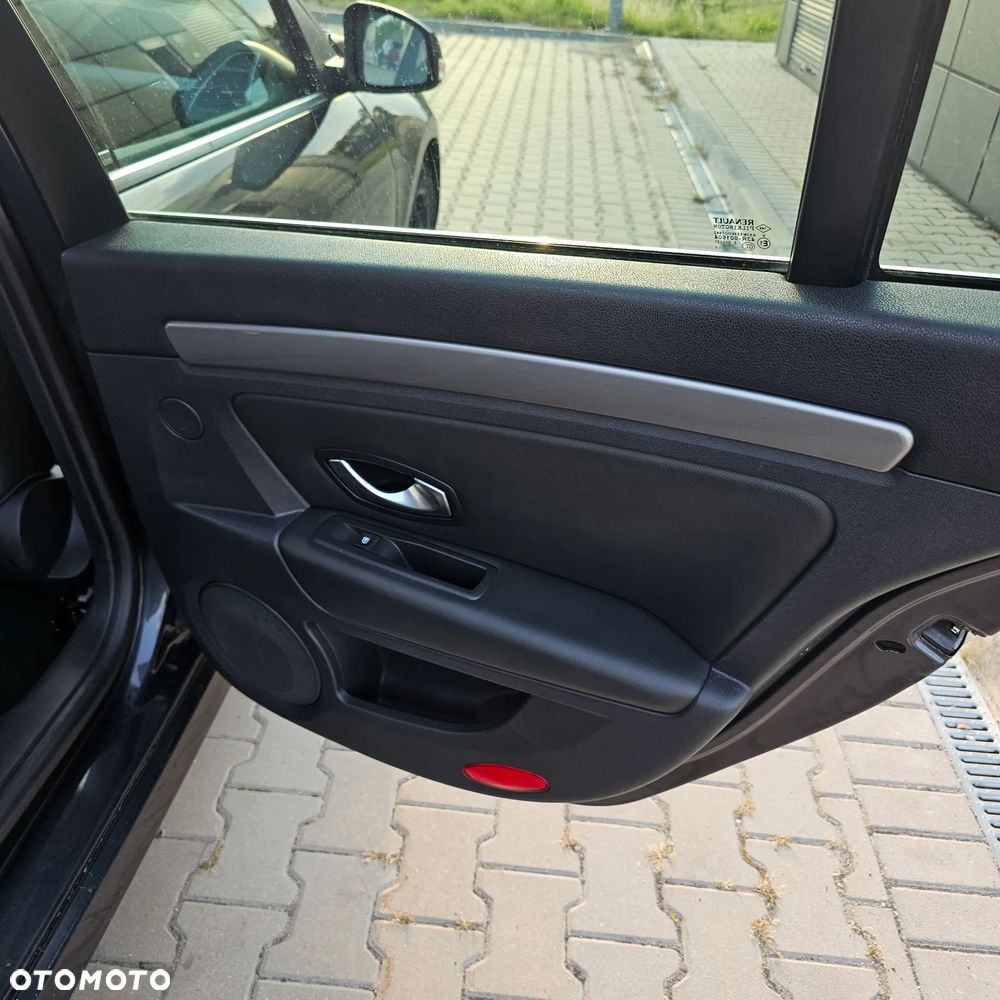 Renault Laguna dCi 180 FAP GT - 16