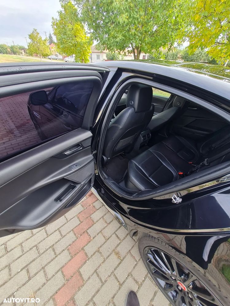 Jaguar XE 2.0 R-Sport - 22