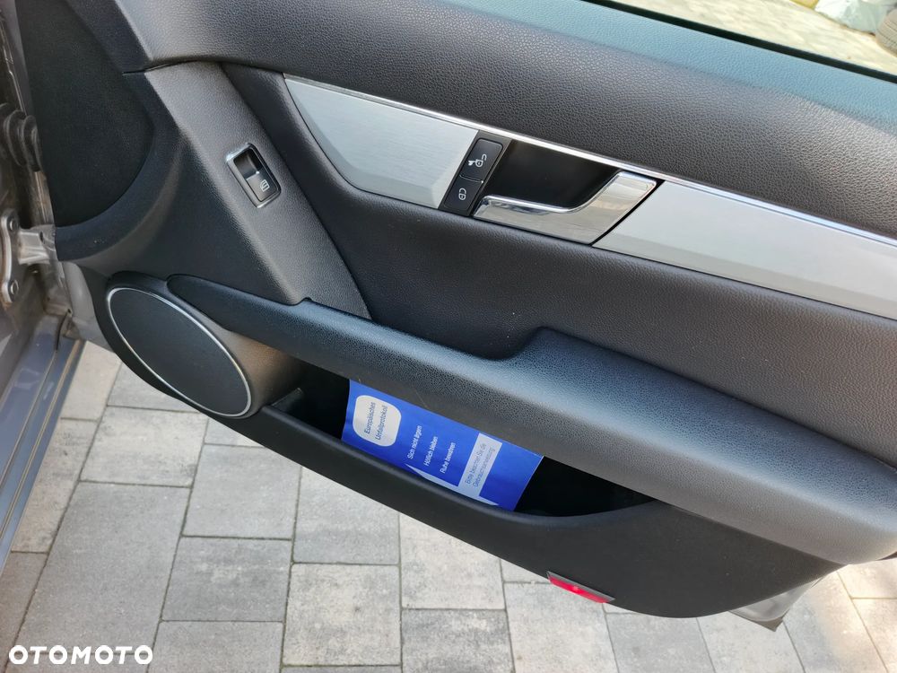 Mercedes-Benz Klasa C 250 T CDI DPF Automatik BlueEFFICIENCY Avantgarde - 18