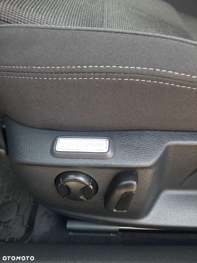 Volkswagen Passat Variant 1.6 TDI (BlueMotion Technology) DSG Comfortline - 31