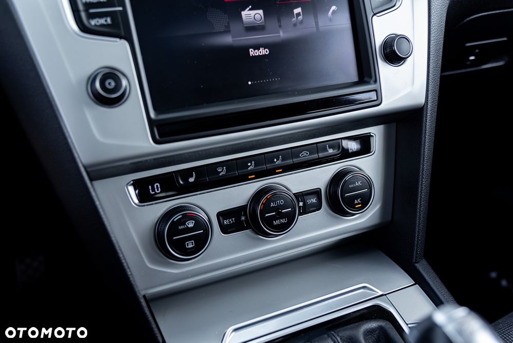 Volkswagen Passat Variant 2.0 TDI SCR DSG Trendline - 33