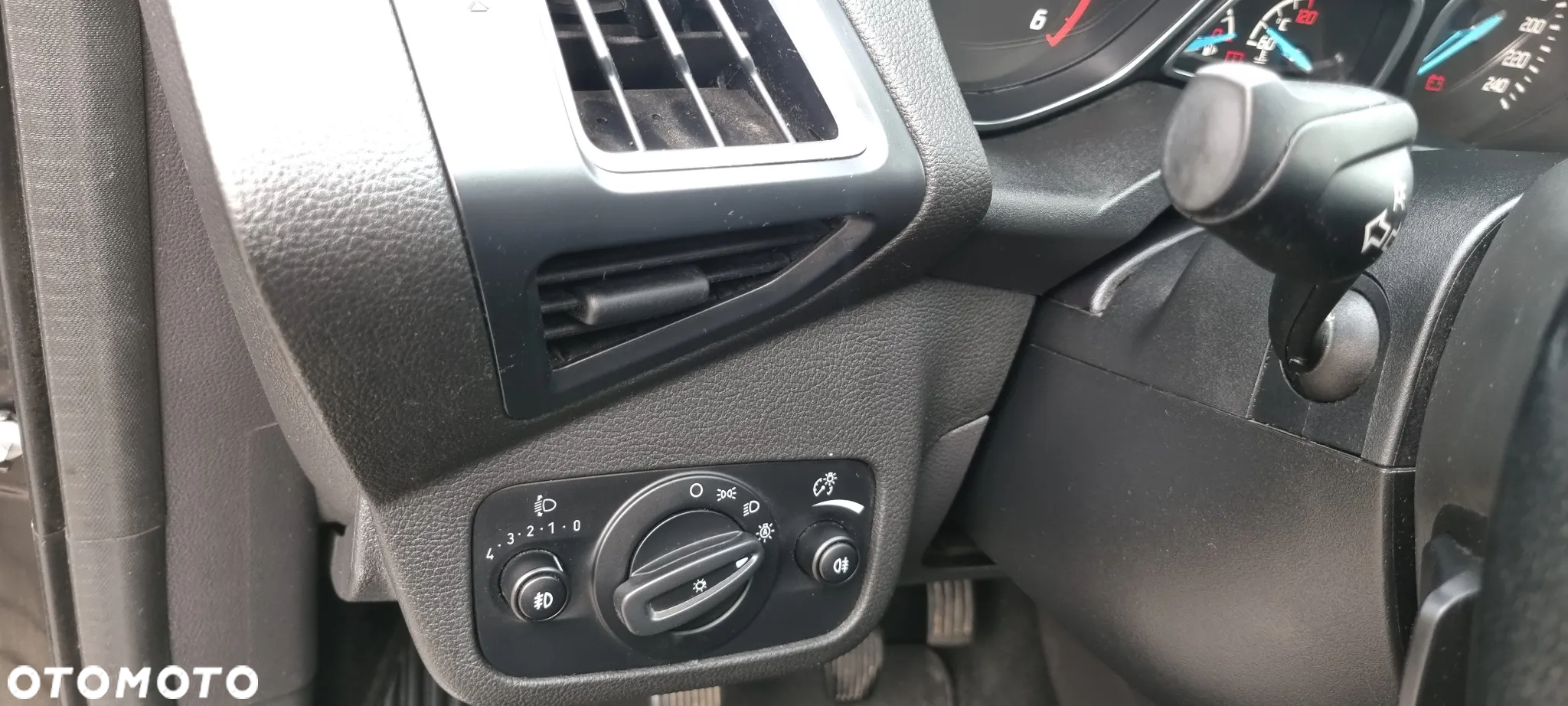 Ford Kuga 2.0 TDCi 2x4 Titanium - 18