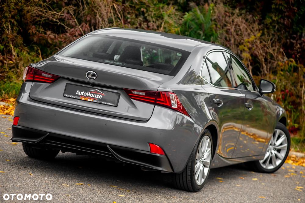 Lexus IS - 13