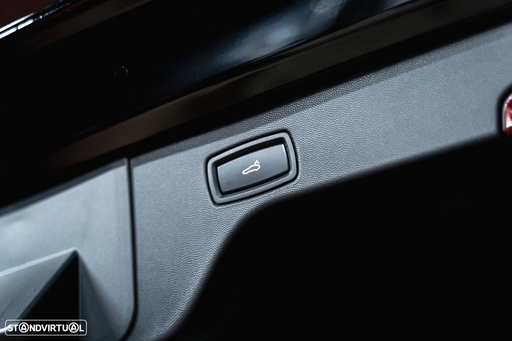 Porsche Macan Electric 4 - 5