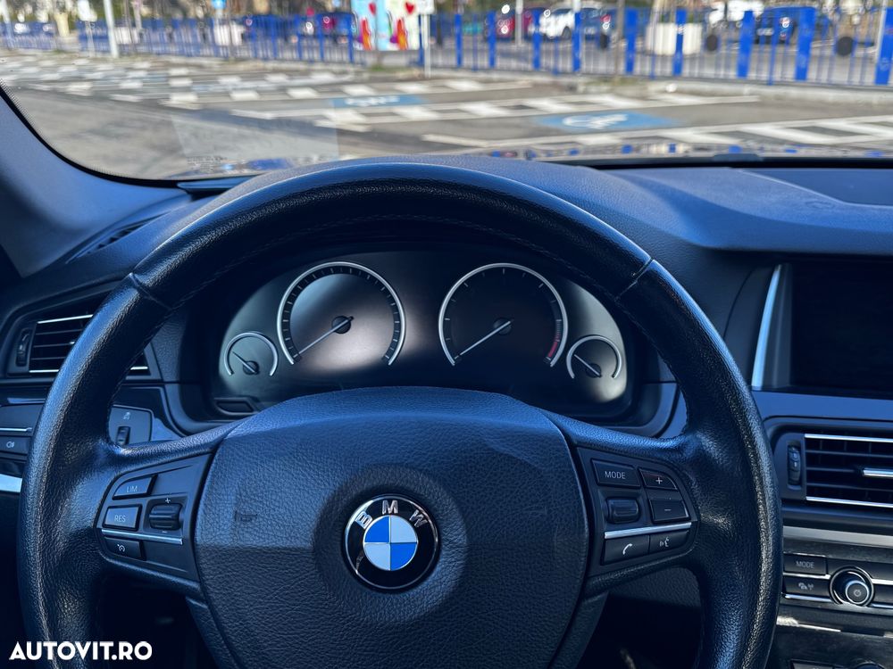 BMW Seria 5 525d xDrive AT - 12