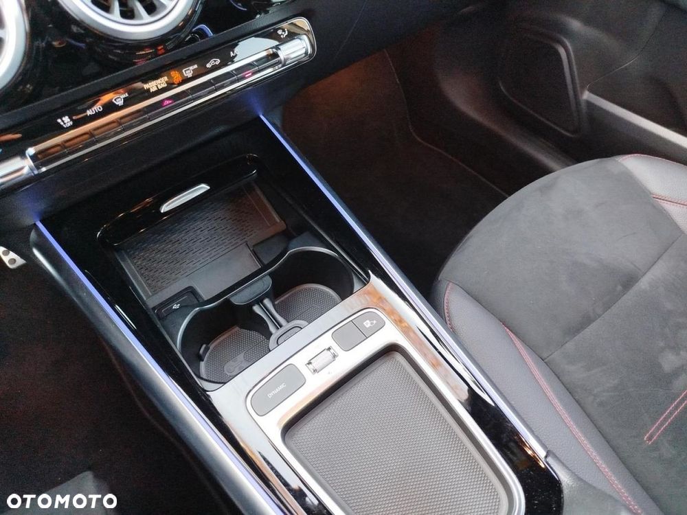 Mercedes-Benz GLA - 17