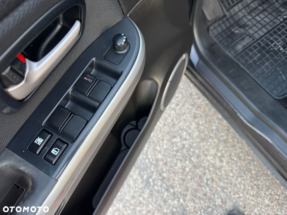 Suzuki Grand Vitara 2.0 Comfort Family - 23