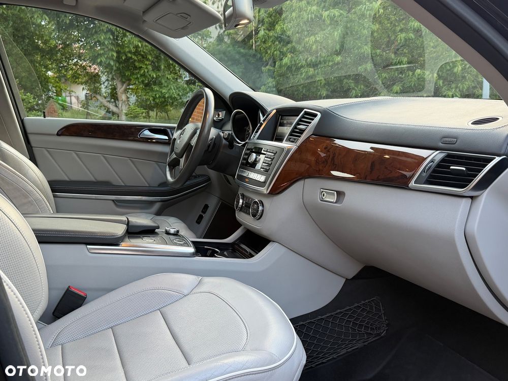 Mercedes-Benz GL 500 4Matic (BlueEFFICIENCY) 7G-TRONIC - 24
