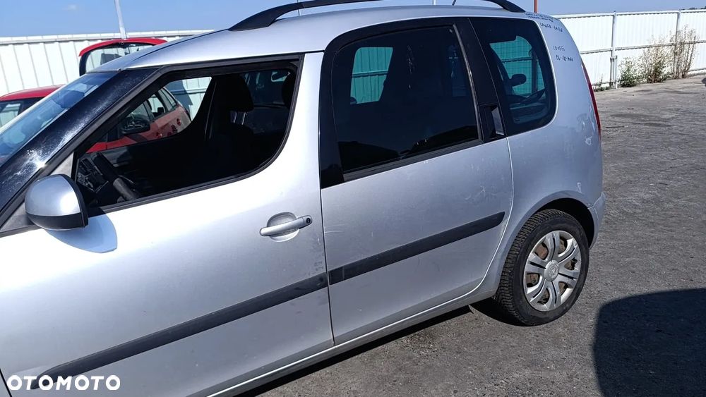 35486 skoda roomster fl na części 1.6 TDI CAYC 105 km skrzynia MZL lakier LA7W - 9