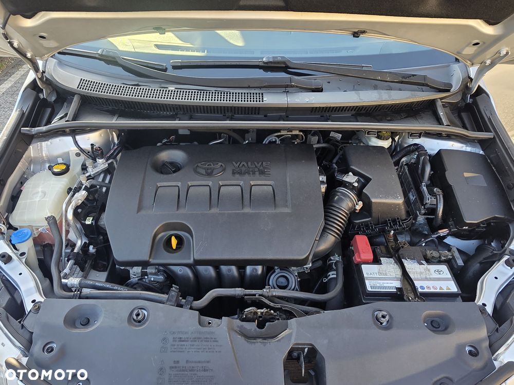 Toyota Avensis 2012