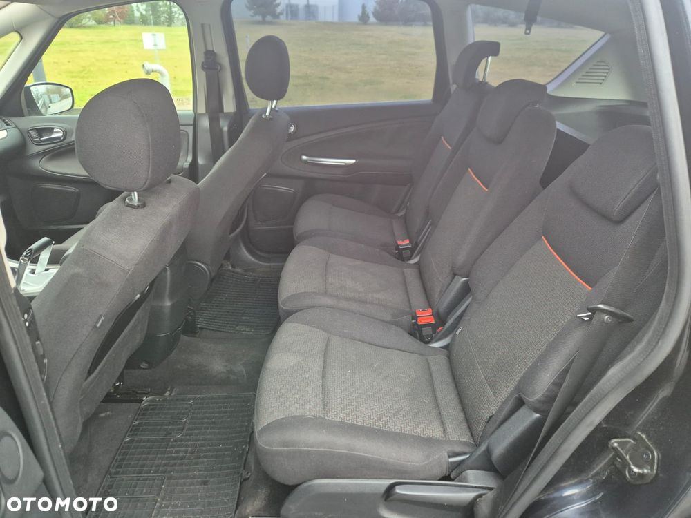 Ford S-Max - 8