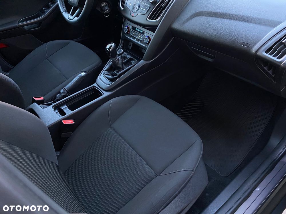 Ford Focus 1.6 Trend - 35